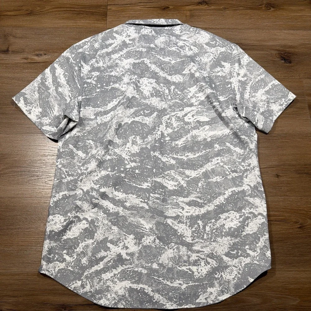 Lululemon Men's XL Airing Easy Button Short Sleeve Shirt Breakwater White Gray